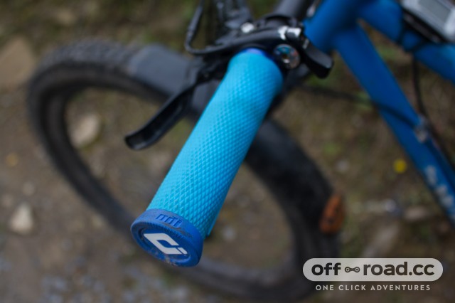 Mountain bike lock clearance on grips